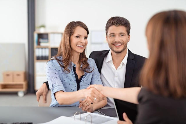 Eine gute Beratung von einem Makler, d...t beim Immobilienverkauf sehr wichtig.  | Foto: contrastwerkstatt (stock.adobe.com)