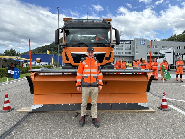 Ein Schneepflug und sein Fahrer  | Foto: Markus Wiedemann