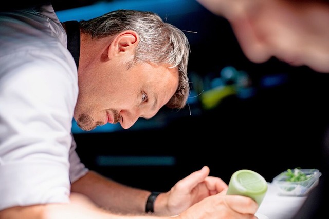 Damit das Men der Dinner-Show des Ste... eine gut eingespielte Kchen-Brigade.  | Foto: Europa-Park