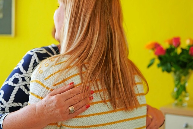 Sich selbst nicht berfordern: Je nhe...fhlt, desto leichter fllt Mitgefhl.  | Foto: Annette Riedl (dpa)