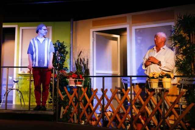 Die Alemannische B�hne in Freiburg hat ein launiges Balkonpinpong inszeniert