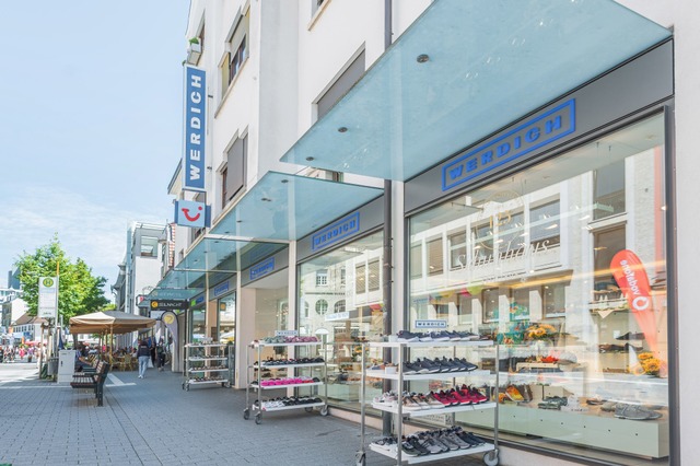 Bei Schuhhaus Werdich in Lrrach wird gefeiert.  | Foto: Sigrid Hofmaier