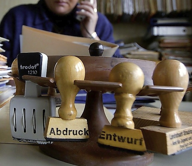 Eine Mitarbeiterin im Landratsamt | Foto: A3528 Armin Weigel Eine Mitarbeiterin im Landratsamt | Foto: A3528 Armin Weigel