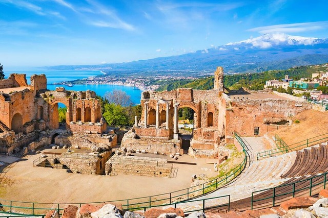 Sizilien wird Sie mit berhmten antike...kan in Europa (rechts im Hintergrund).  | Foto: IgorZh (Shutterstock.com)