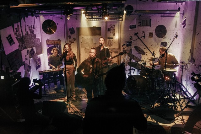 Eine Szene aus dem Konzertfilm mit Attila Reißmann  | Foto: Punchline Studio Eine Szene aus dem Konzertfilm mit Attila Reißmann  | Foto: Punchline Studio