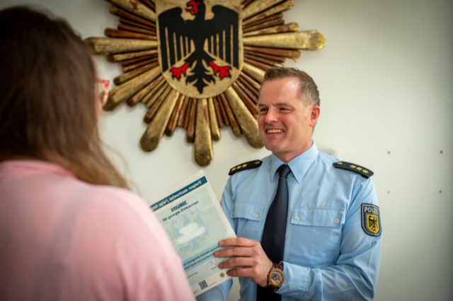 15-Jährige macht Polizeipraktikum - und überführt einen Straftäter 15-Jährige macht Polizeipraktikum - und überführt einen Straftäter