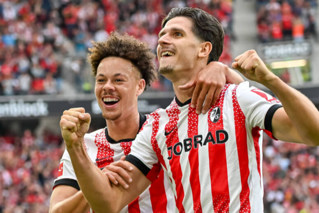 Groe Fanuntersttzung fr den SC Freiburg beim Pokalspiel in Dsseldorf