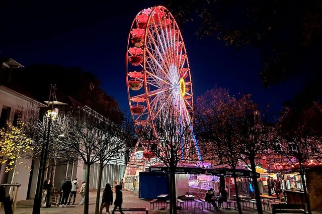 Jahr für Jahr wird zur Chrysanthema das große Rad gedreht.  | Foto: Mark Alexander Jahr für Jahr wird zur Chrysanthema das große Rad gedreht.  | Foto: Mark Alexander