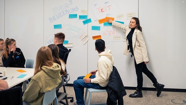 In lockerer Atmosphäre kann man hier v...und berufliche Möglichkeiten erfahren.  | Foto: Haufe Group In lockerer Atmosphäre kann man hier v...und berufliche Möglichkeiten erfahren.  | Foto: Haufe Group
