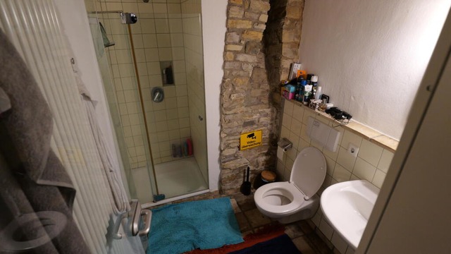 Auch ein Bad gehört zu dem laut Studie...insten Studentenwohnheim Deutschlands.  | Foto: Jörn Hüneke (dpa) Auch ein Bad gehört zu dem laut Studie...insten Studentenwohnheim Deutschlands.  | Foto: Jörn Hüneke (dpa)