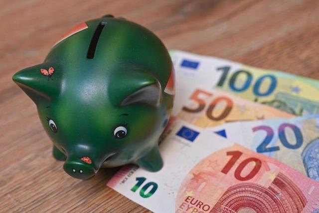 Viele Baden-Württemberger bringen trotz Zinssenkung ihr Geld auf die Bank Viele Baden-Württemberger bringen trotz Zinssenkung ihr Geld auf die Bank