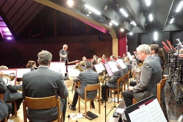 Musikverein Katzenmoos verzaubert Publikum in Elzach mit fantasievoller Musikreise