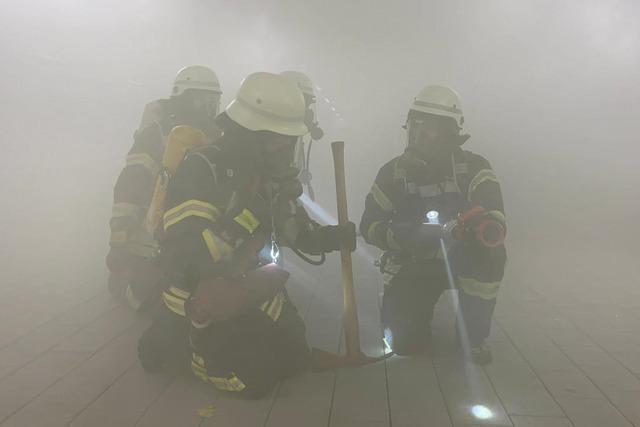 Herausforderung Tiefgaragen: Feuerwehr Endingen probt in großer Wohnanlage den Ernstfall Herausforderung Tiefgaragen: Feuerwehr Endingen probt in großer Wohnanlage den Ernstfall