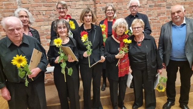 Bei den Ehrungen fr den Gemischten Ch...inger besonderen Dank und Anerkennung.  | Foto: Gemischter Chor