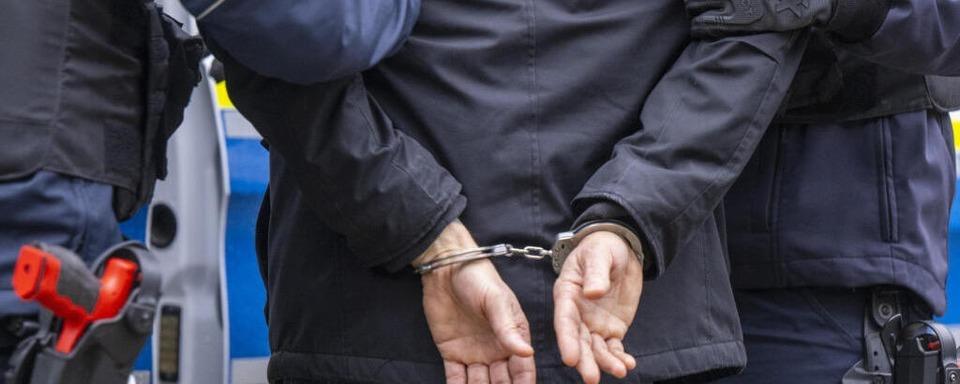 Polizei nimmt gesuchten Mann an Grenze bei Neuenburg fest