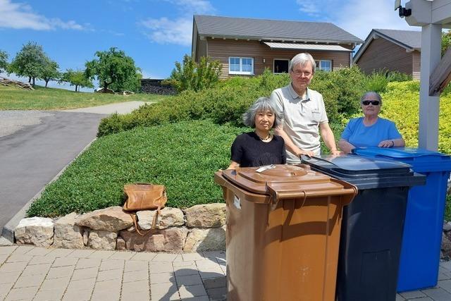 Müll-Problem: In Bonndorf-Wellendingen rollt jetzt ein Helfer die Tonnen zur Straße Müll-Problem: In Bonndorf-Wellendingen rollt jetzt ein Helfer die Tonnen zur Straße