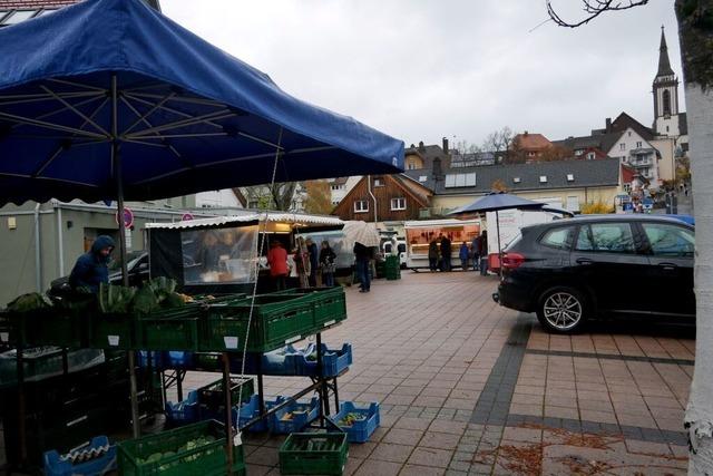 Hat Neustadts Wochenmarkt ein Autoproblem - und wie könnte es gelöst werden? Hat Neustadts Wochenmarkt ein Autoproblem - und wie könnte es gelöst werden?