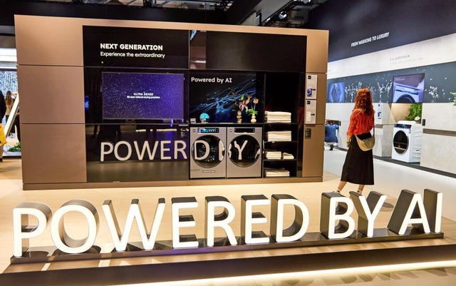 Überall KI – oder doch nicht? Vi... Versprechen jedoch nicht eingehalten.  | Foto: IMAGO/Zoonar/Robert Kneschke Überall KI – oder doch nicht? Vi... Versprechen jedoch nicht eingehalten.  | Foto: IMAGO/Zoonar/Robert Kneschke