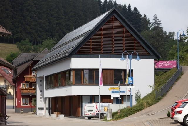 Biederbach sperrt Straßen – weil zu viele die Baustelle in Elzach umfahren Biederbach sperrt Straßen – weil zu viele die Baustelle in Elzach umfahren
