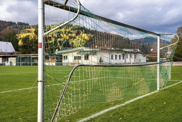 Gemeinde Hausen untersttzt Kunstrasenprojekt des Fuballclubs