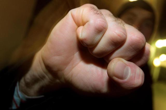 Junger Algerier erhält Haftstrafe für eine Reihe von Delikten Junger Algerier erhält Haftstrafe für eine Reihe von Delikten