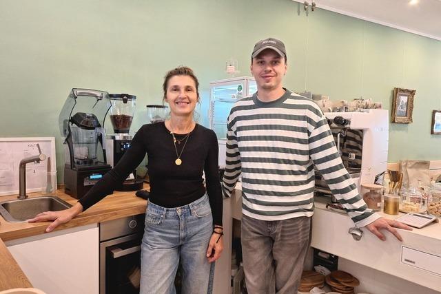 Nur durch eine Glaswand getrennt: Das Caf Glckelig und Tattoostudio Cube in Vrstetten