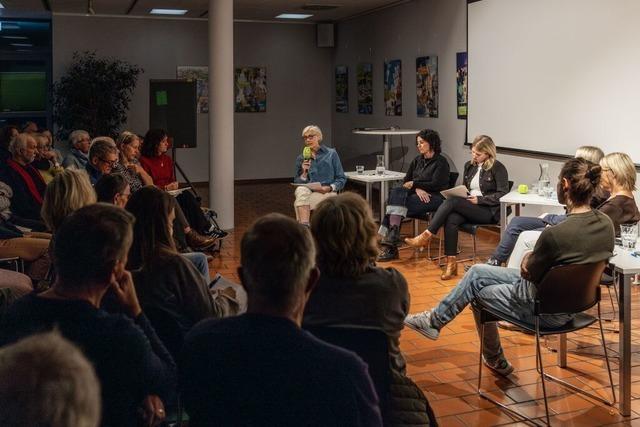 Diskussion in Freiburg: Image von Pflegeberufen muss dringend verbessert werden Diskussion in Freiburg: Image von Pflegeberufen muss dringend verbessert werden