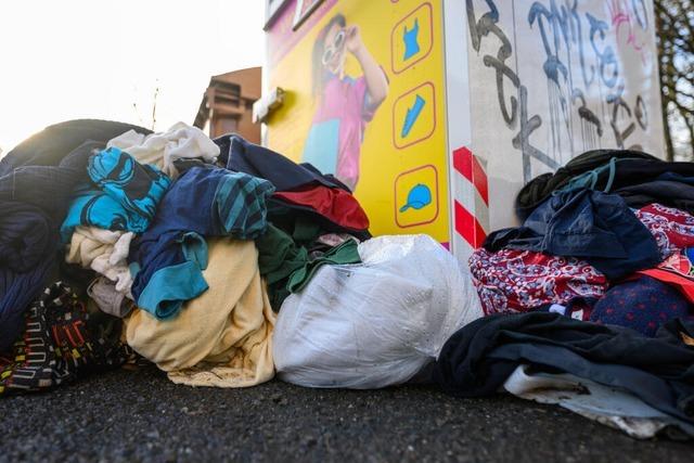 Gegen Vermllung: Landkreis Breisgau-Hochschwarzwald plant Altkleidercontainer auf Recyclinghfen