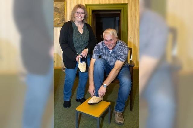 Die erste Strohschuhebrse im alten Rathaus in Kappel kommt gut an