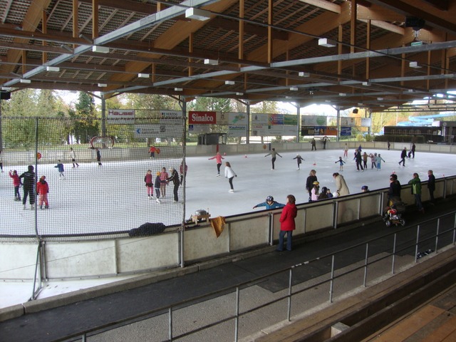 Kunsteisbahn in Rheinfelden  | Foto: Valentin Zumsteg