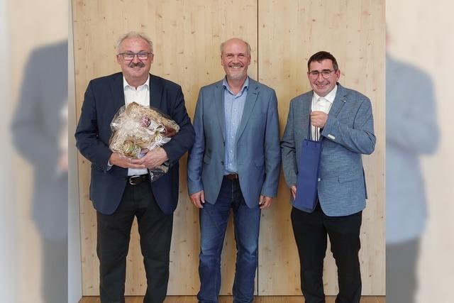 Zweckverband Gruppenwasserversorgung Höchenschwanderberg beschließt Scheitelbehälter-Neubau und Pumpenwechsel Zweckverband Gruppenwasserversorgung Höchenschwanderberg beschließt Scheitelbehälter-Neubau und Pumpenwechsel