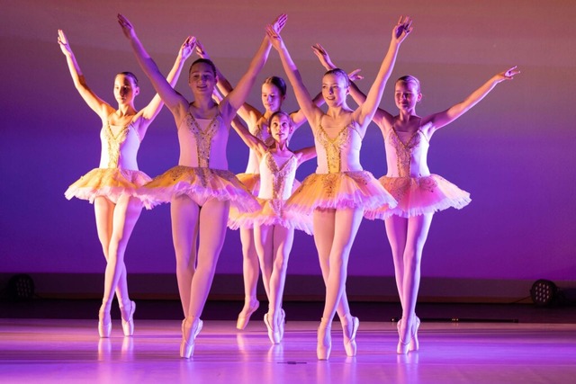 Aufführung der Ballettschule Ballettissimo von Luise Krey in Sulz/Laufenburg.  | Foto: Mirko Feindel Aufführung der Ballettschule Ballettissimo von Luise Krey in Sulz/Laufenburg.  | Foto: Mirko Feindel