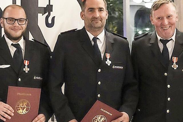 Besondere Ehrung fr Feuerwehrleute