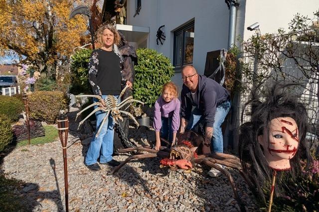 Jens Titz aus Kirchzarten verwandelt sein Haus zu Halloween in ein Gruselkabinett für den guten Zweck Jens Titz aus Kirchzarten verwandelt sein Haus zu Halloween in ein Gruselkabinett für den guten Zweck