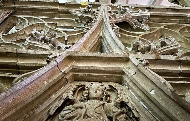 Der Lettner in Breisach ist au�erordentlich filigran gearbeitet.  | Foto: Sophia Ungerland