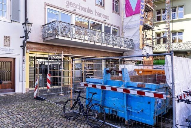 Das Eiscafé Lazzarin bleibt nun doch am Freiburger Münsterplatz Das Eiscafé Lazzarin bleibt nun doch am Freiburger Münsterplatz