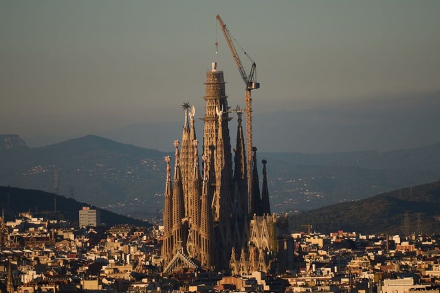Die Sagrada Família hat nun den höchsten Kirchturm der Welt.  | Foto: Emilio Morenatti (dpa) Die Sagrada Família hat nun den höchsten Kirchturm der Welt.  | Foto: Emilio Morenatti (dpa)