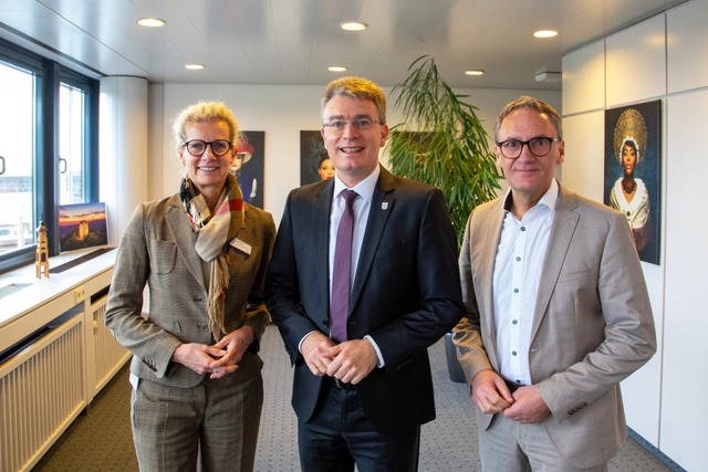 Abstimmung zum Klinik-Neubau (von link...rt nach der Besprechung im Landratsamt  | Foto: Kai Hockenjos/ Landratsamt  Abstimmung zum Klinik-Neubau (von link...rt nach der Besprechung im Landratsamt  | Foto: Kai Hockenjos/ Landratsamt