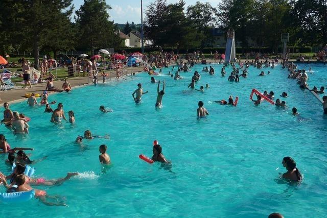 Freibad-Debatte in Schopfheim: Unklarheit in der Formulierung bremst Debatte im Gemeinderat