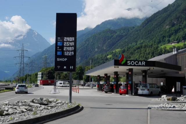 Für SC-Freiburg-Fanbusse gilt an der Gotthard-Raststätte in der Schweiz ein Halteverbot - warum? Für SC-Freiburg-Fanbusse gilt an der Gotthard-Raststätte in der Schweiz ein Halteverbot - warum?
