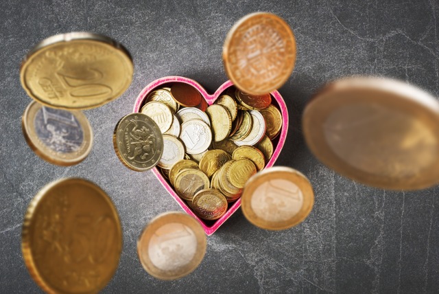 Mehr als 1,1 Millionen Euro kamen 2024...hnachtswunsch fr Bedrftige zusammen.  | Foto: Vitaliy (Adobe Stock)