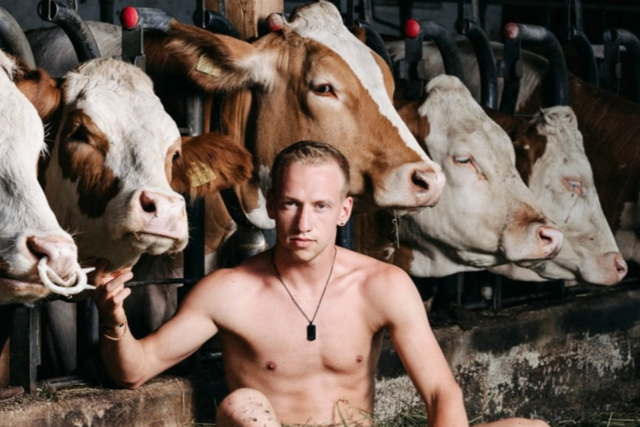 Dieser Landwirt aus Lenzkirch war im Jungbauernkalender - und trumt von einer glsernen Kserei