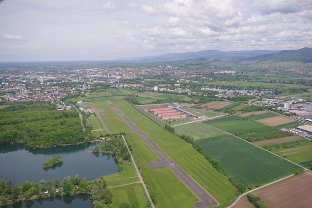 Brger sollen entscheiden: Wird Offenburger Flugplatz zur Gewerbeflche?