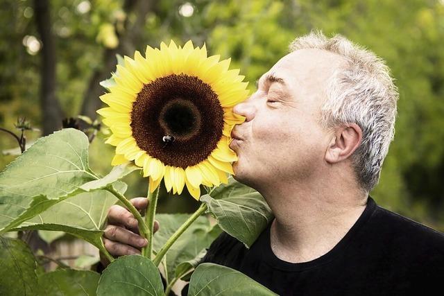Der Liedermacher Gtz Widmann ist mit „Bltenduft“ im Caf Atlantik in Freiburg zu Gast