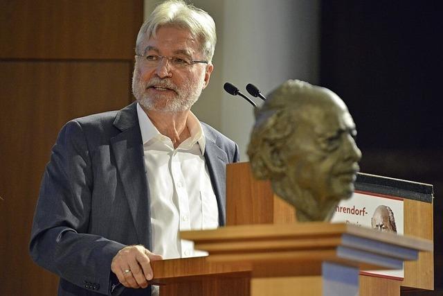 Thomas Hauser hlt den Vortrag 