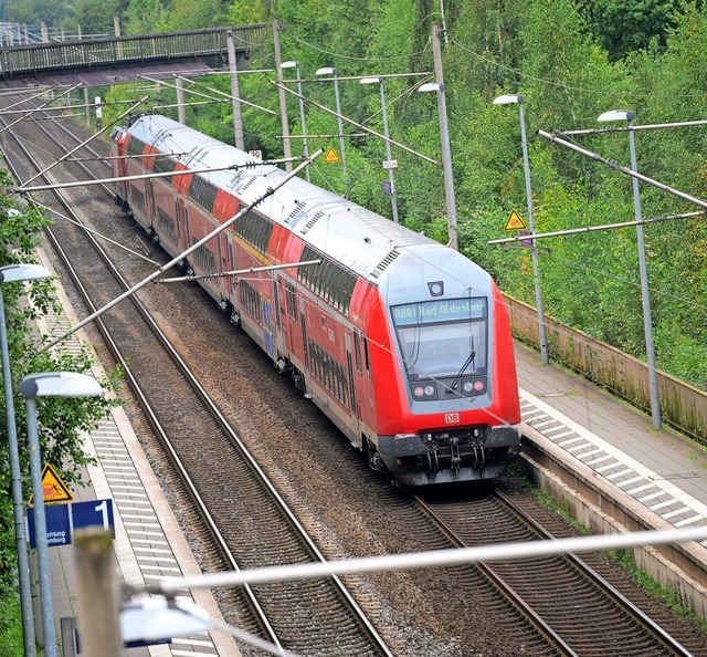 Ein doppelstckiger Regionalzug der De...ster wollen mehr Geld fr das Angebot. 