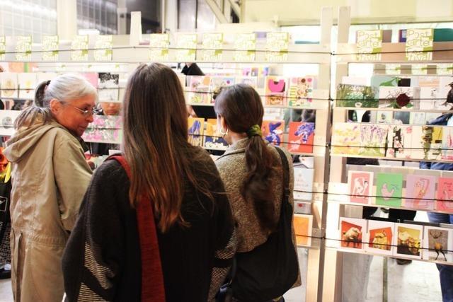 Auffallend viele junge Menschen besuchen das Basler Postkartenfestival