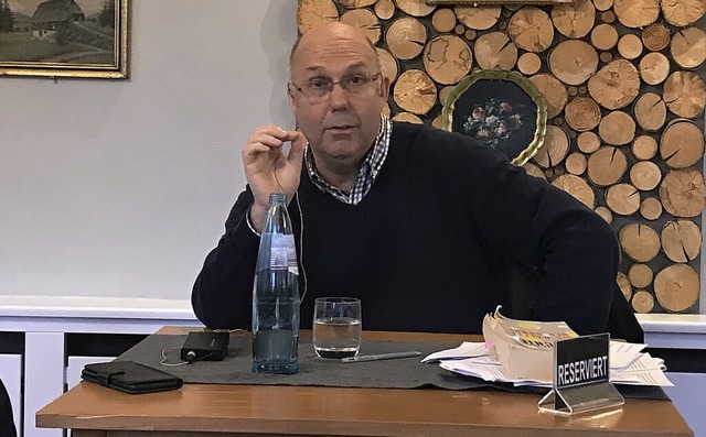 Lehrer Chris O&#8217;Reilly stellte de...#8222;Die Hlfte der Sonne&#8220; vor.  | Foto: Karin Stckl-Steinebrunner