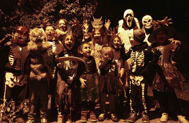 Kinder der Brenfelsschule machten an ...een eine Schnitzeljagd im Emilienpark.  | Foto: Sebastian Kurtenacker