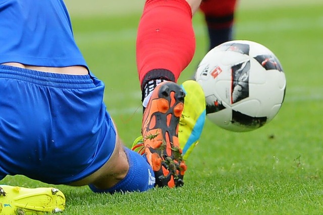 Umkmpft war das Spiel zwischen dem SV...der Seite gab es eine Gelb-Rote Karte.  | Foto: Patrick Seeger